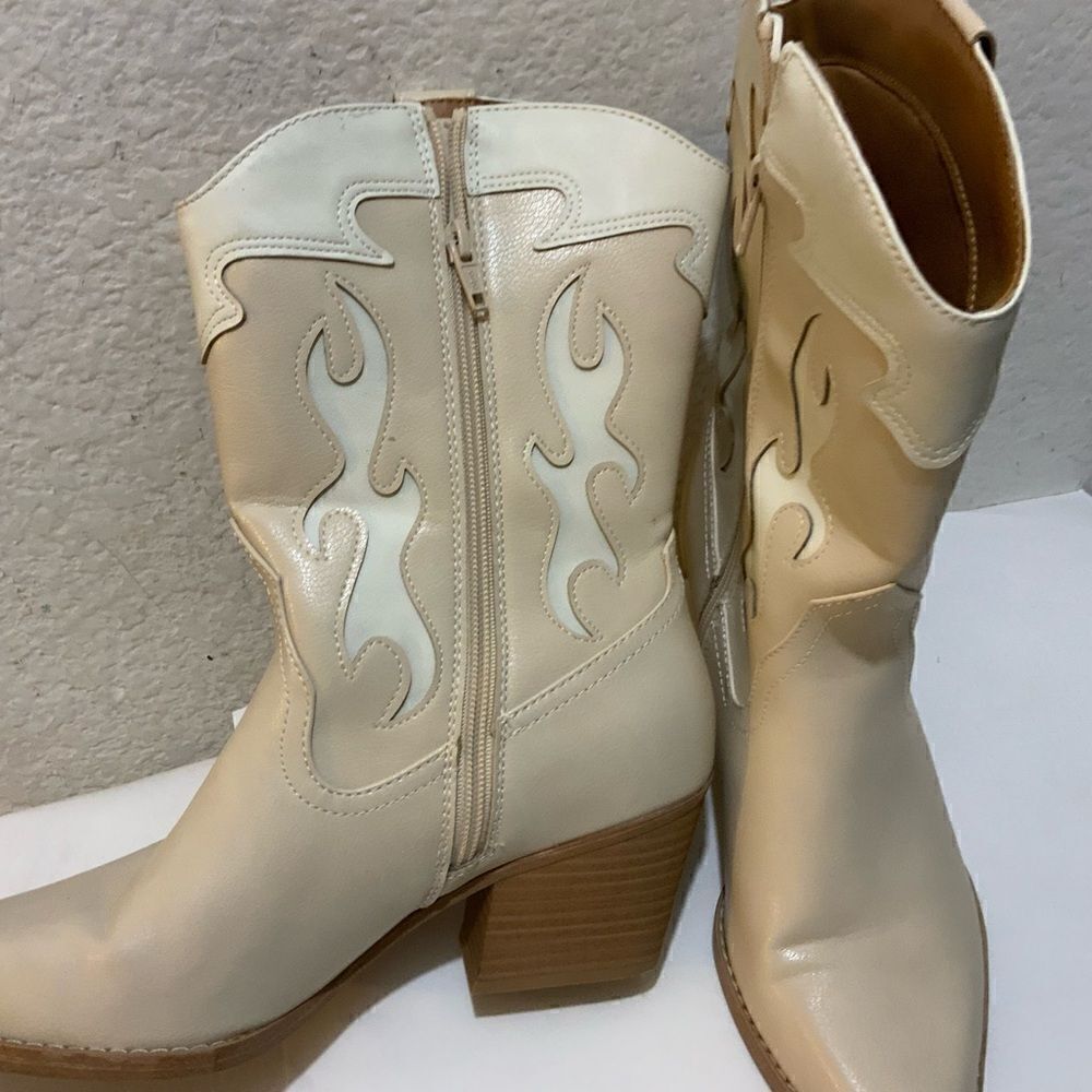 Xena Western Boot - Universal Thread,Tan cream women’s size 0